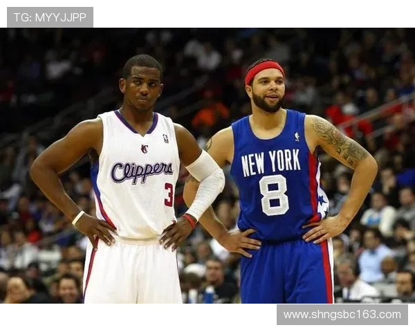 德隆感慨保罗仍在赛场拼搏自言下楼梯都可能受伤