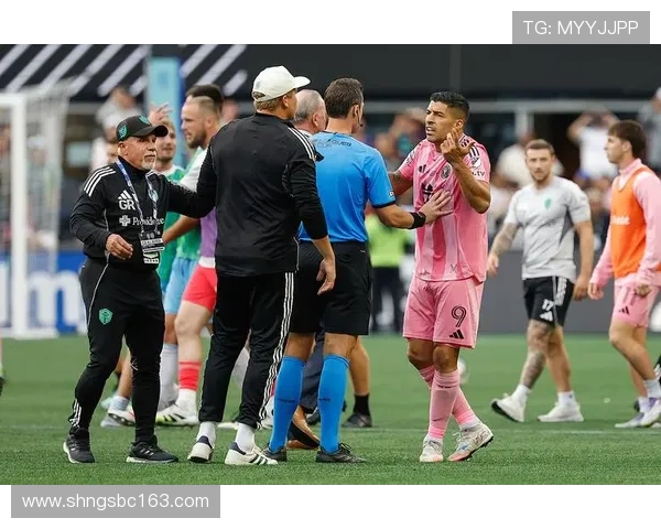 苏亚雷斯职业生涯争议回顾：咬人禁赛三次与歧视行为引发的风波